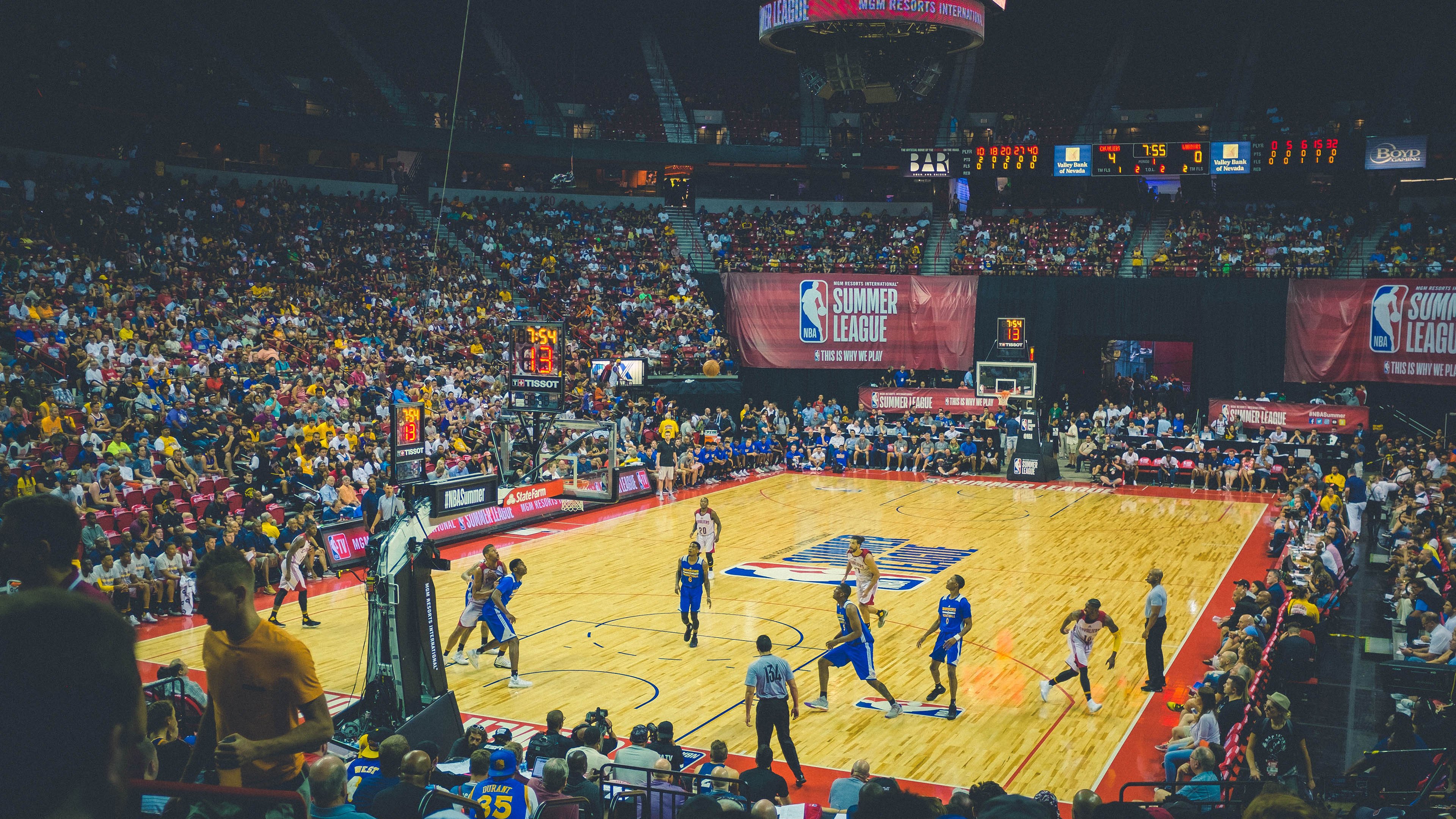 开云官方-职业联赛设立球迷摄影日丰富观赛文化活动，足球赛摄影作品